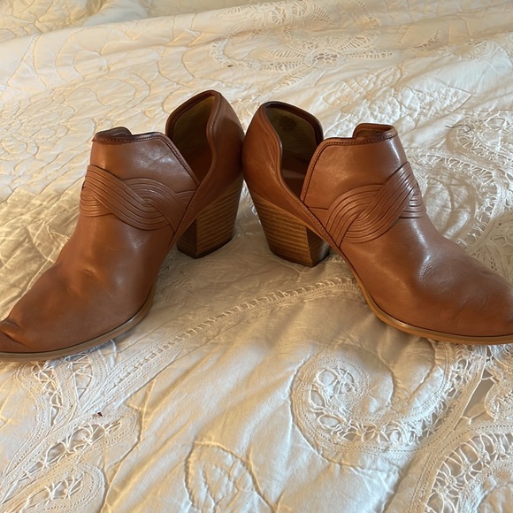 Brown booties - Picture 2 of 5